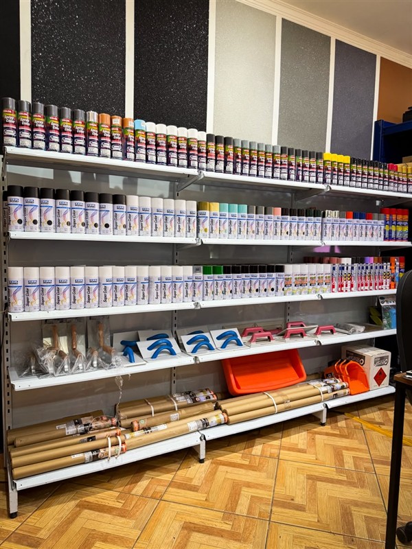 Prateleiras de sprays e acessórios